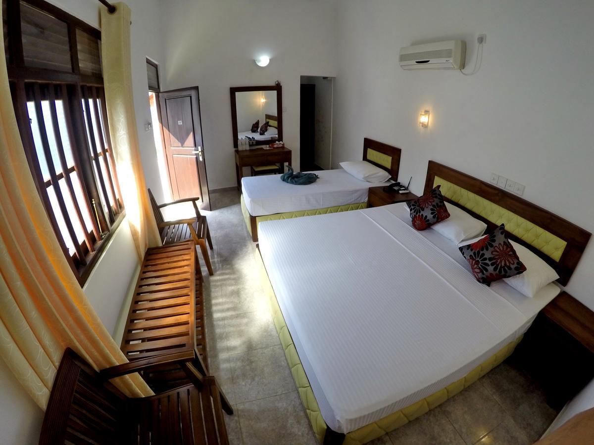 Ramon Beach Resort Амбалангода Экстерьер фото