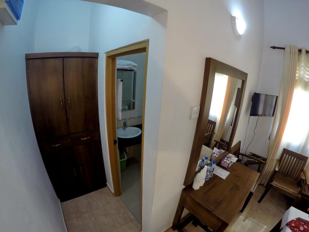 Ramon Beach Resort Амбалангода Экстерьер фото