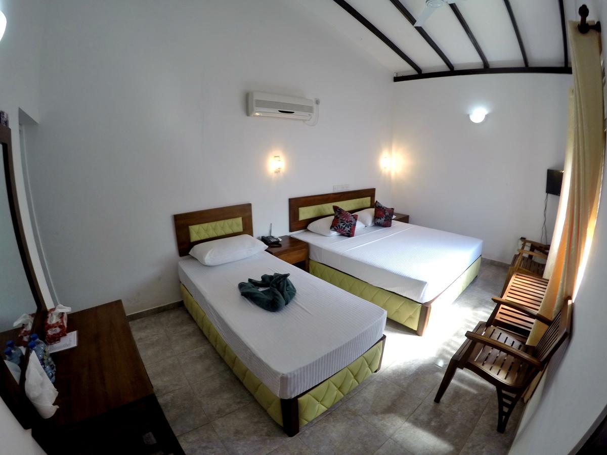 Ramon Beach Resort Амбалангода Экстерьер фото