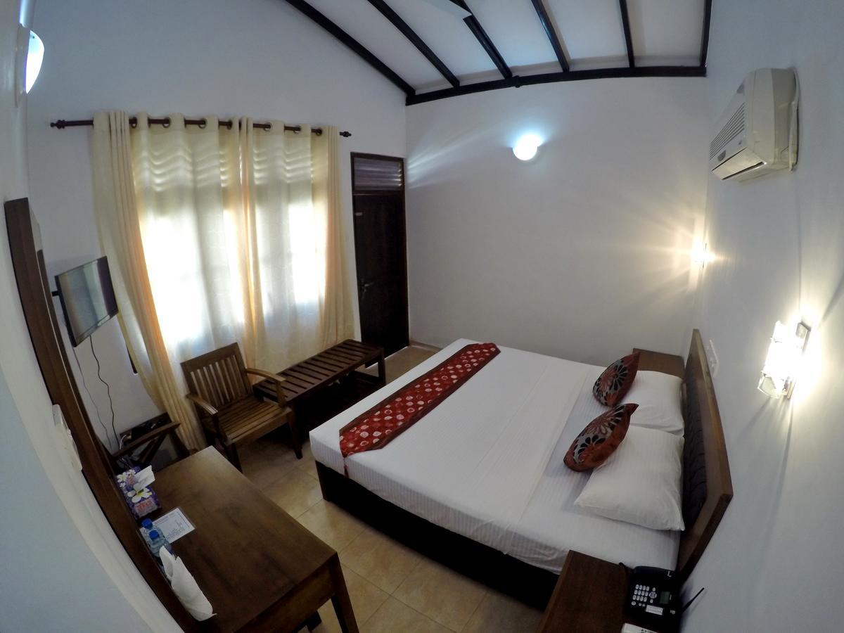 Ramon Beach Resort Амбалангода Экстерьер фото