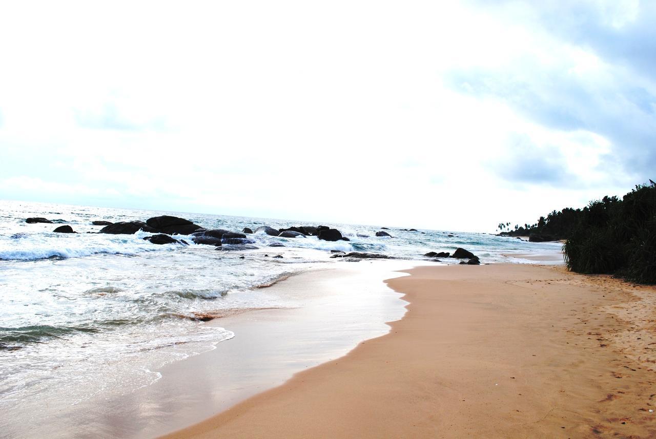 Ramon Beach Resort Амбалангода Экстерьер фото
