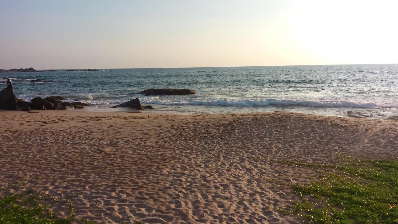 Ramon Beach Resort Амбалангода Экстерьер фото