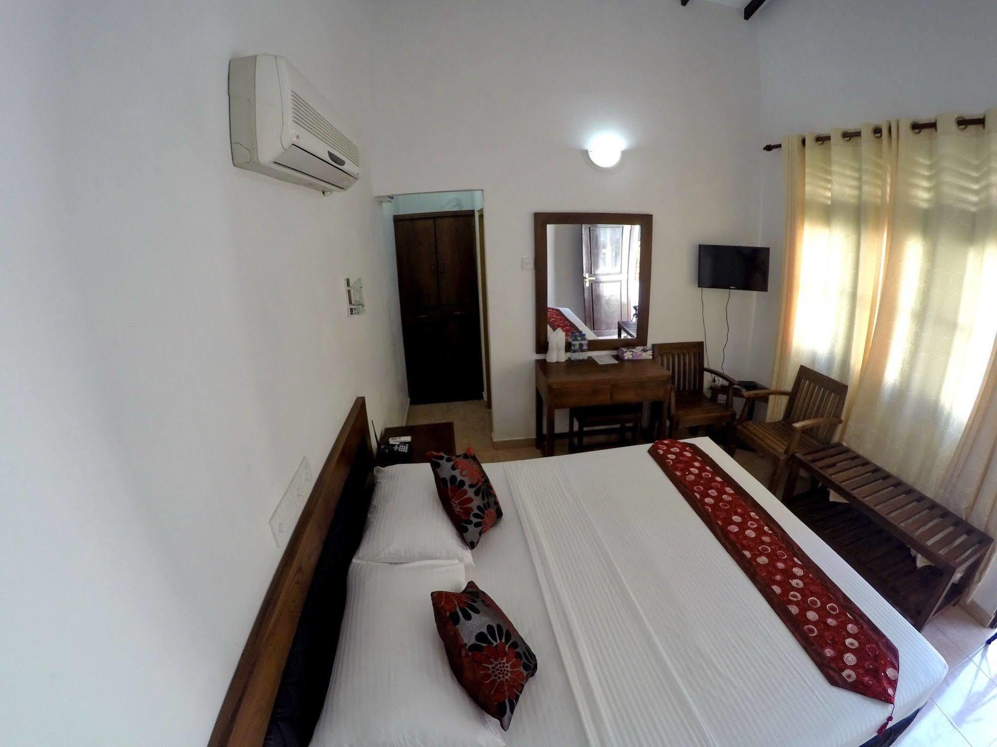 Ramon Beach Resort Амбалангода Экстерьер фото