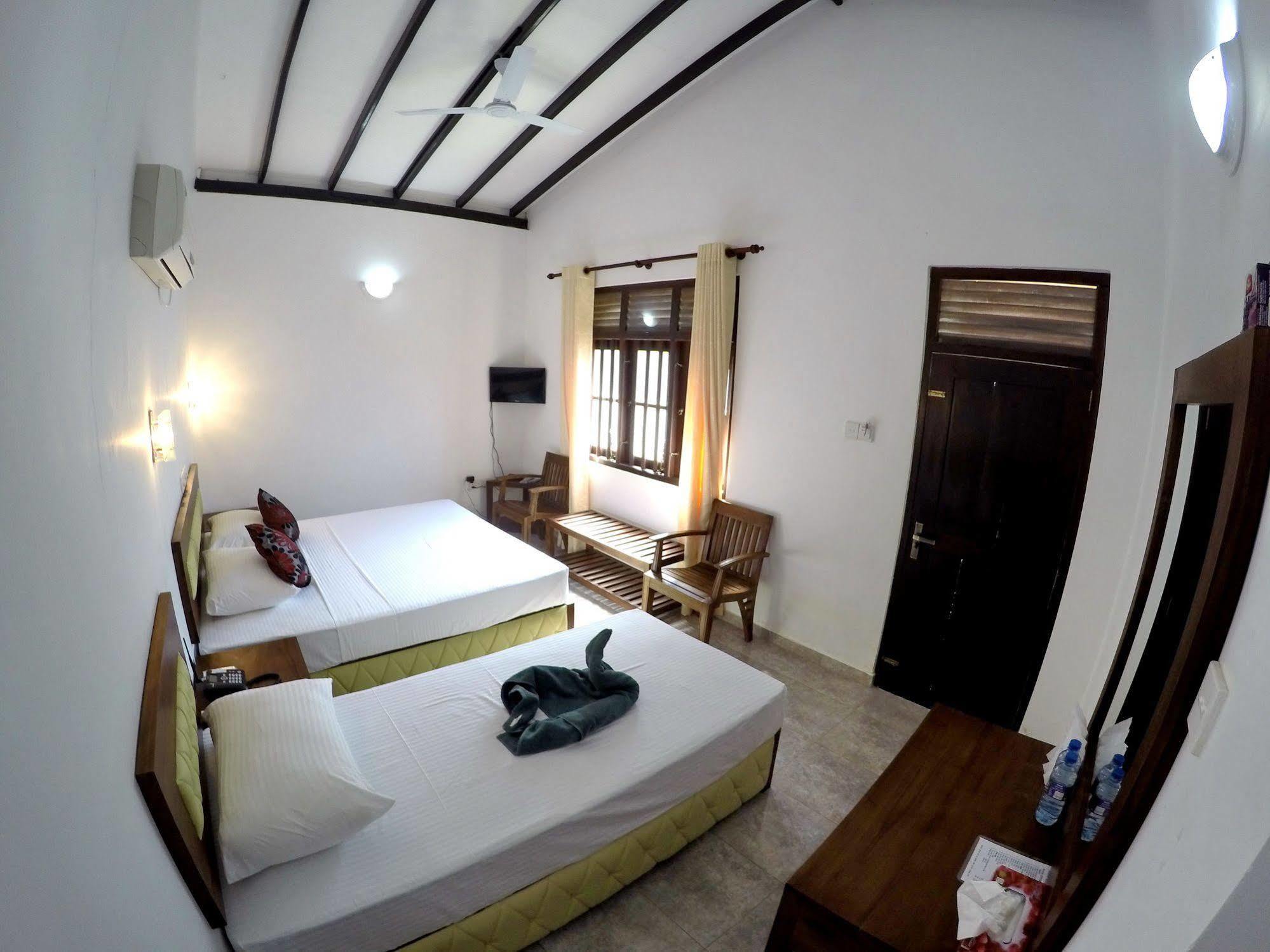 Ramon Beach Resort Амбалангода Экстерьер фото