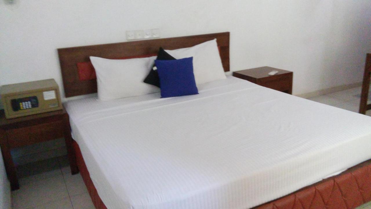 Ramon Beach Resort Амбалангода Экстерьер фото